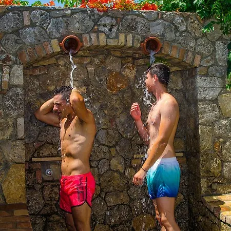 ζωγραφιά Ξενοδοχείο με διαμερίσματα 3*